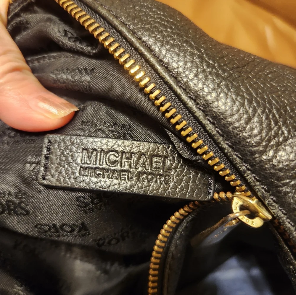 LOW START Michael Kors Black and Gold Shoulder Bag LIKE NEW Textured Leather - Picture 7 of 10